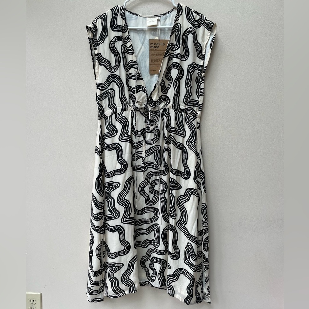 NWT Reistor Deep V-neck Gathered Dress in Geometric Black Stripes Bemberg Size S - Picture 2 of 14